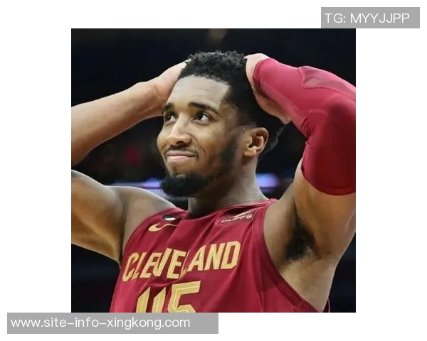 米切尔表现起伏明显第三节狂砍21分末节却陷入低迷仅得4分失误频繁 米切尔表现起伏明显第三节狂砍21分末节却陷入低迷仅得4分失误频繁