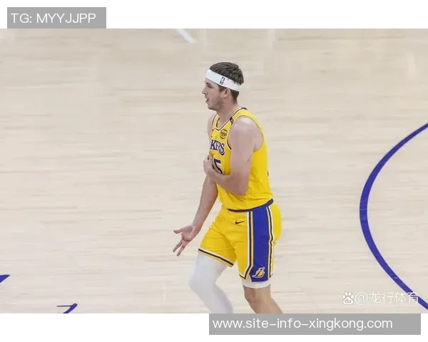 小波特半场火力全开11投7中砍下21分2篮板3助攻单节得分均上双